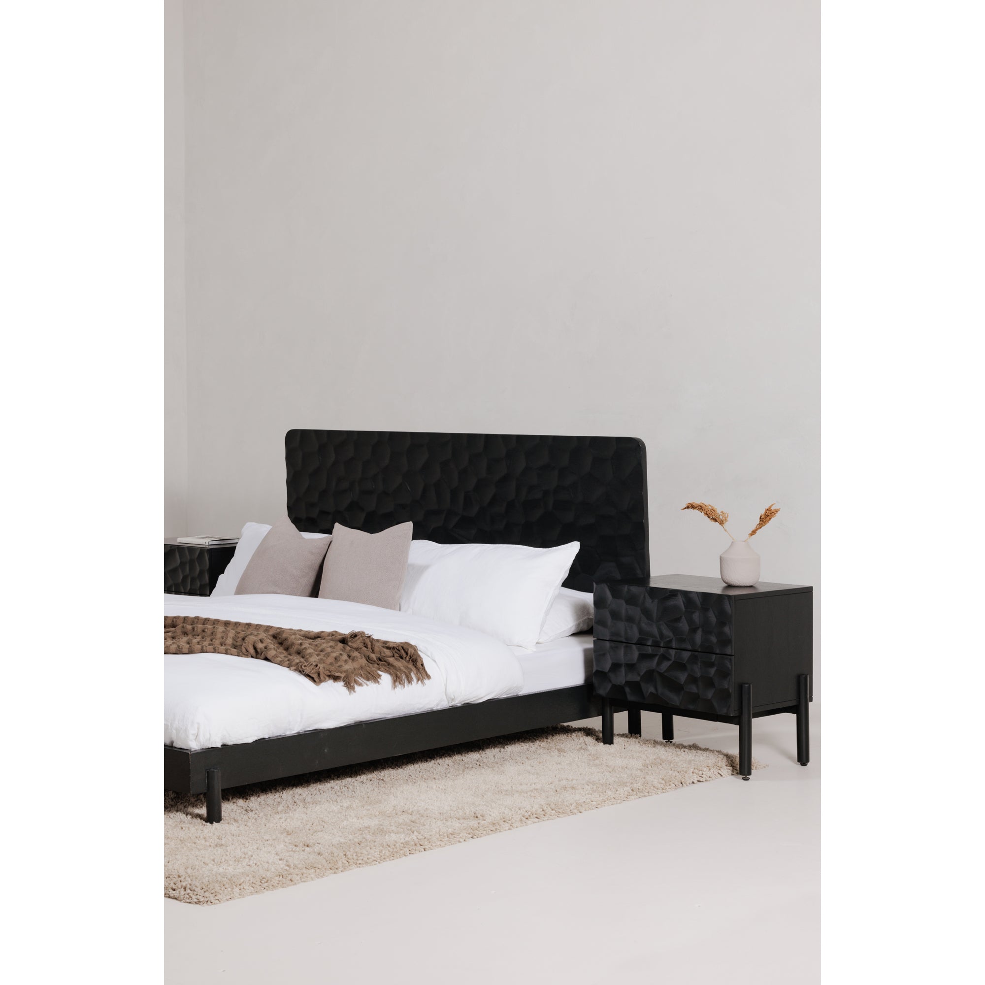 Misaki Queen Bed Black