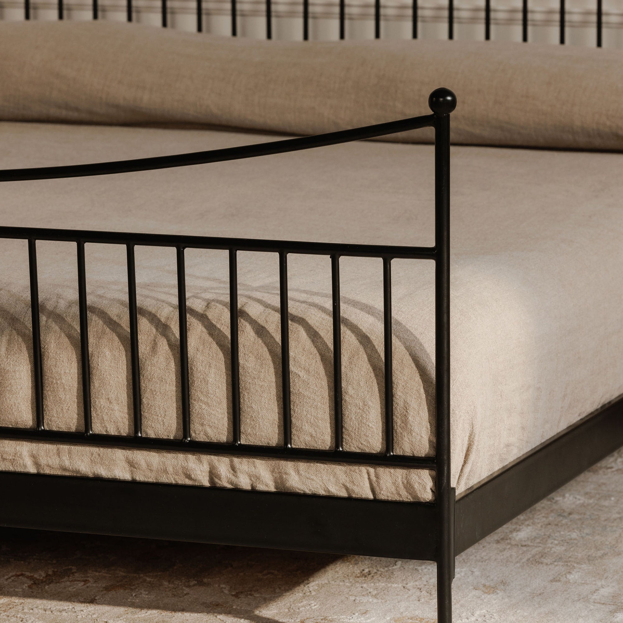 Monet Queen Bed Black
