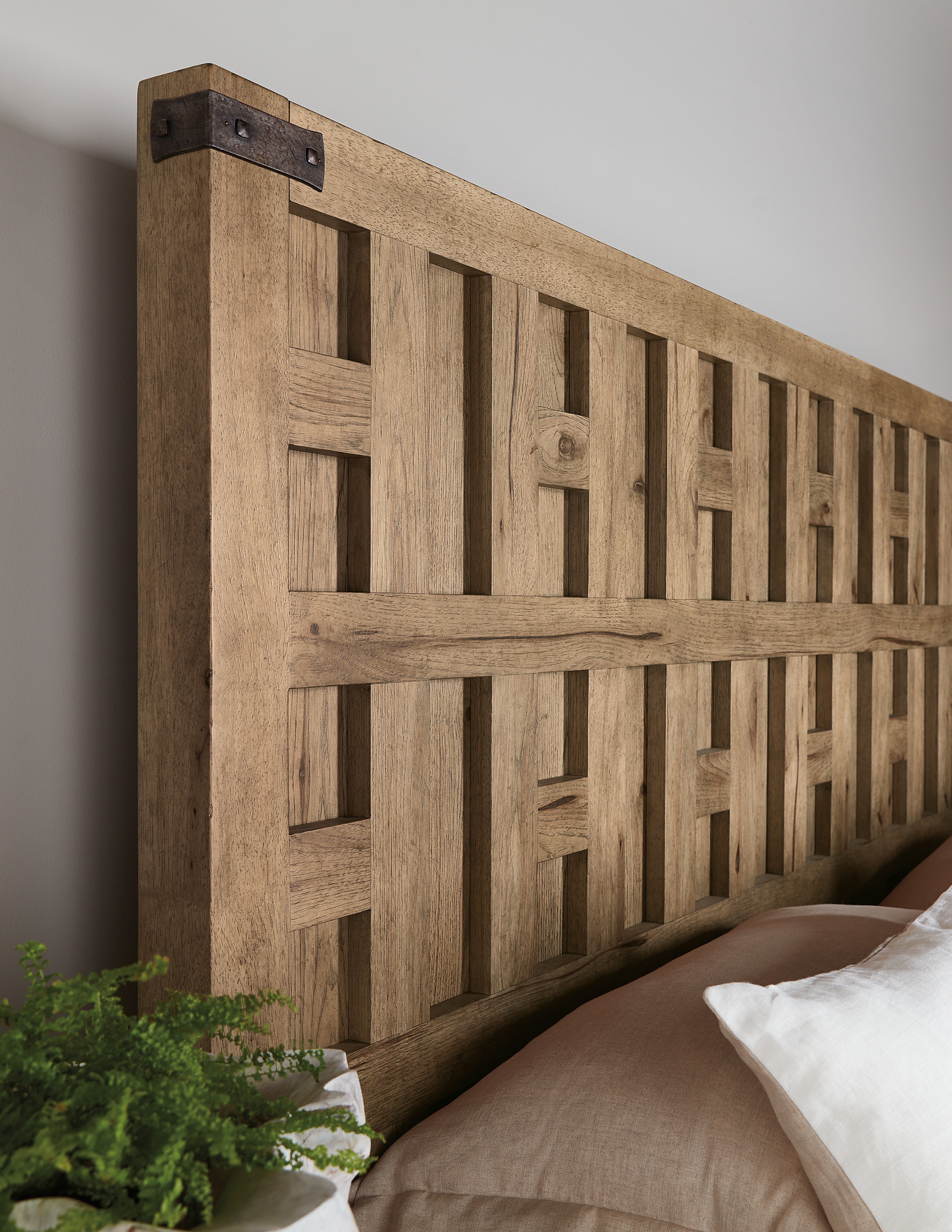 Vineyard Row Queen Panel Bed